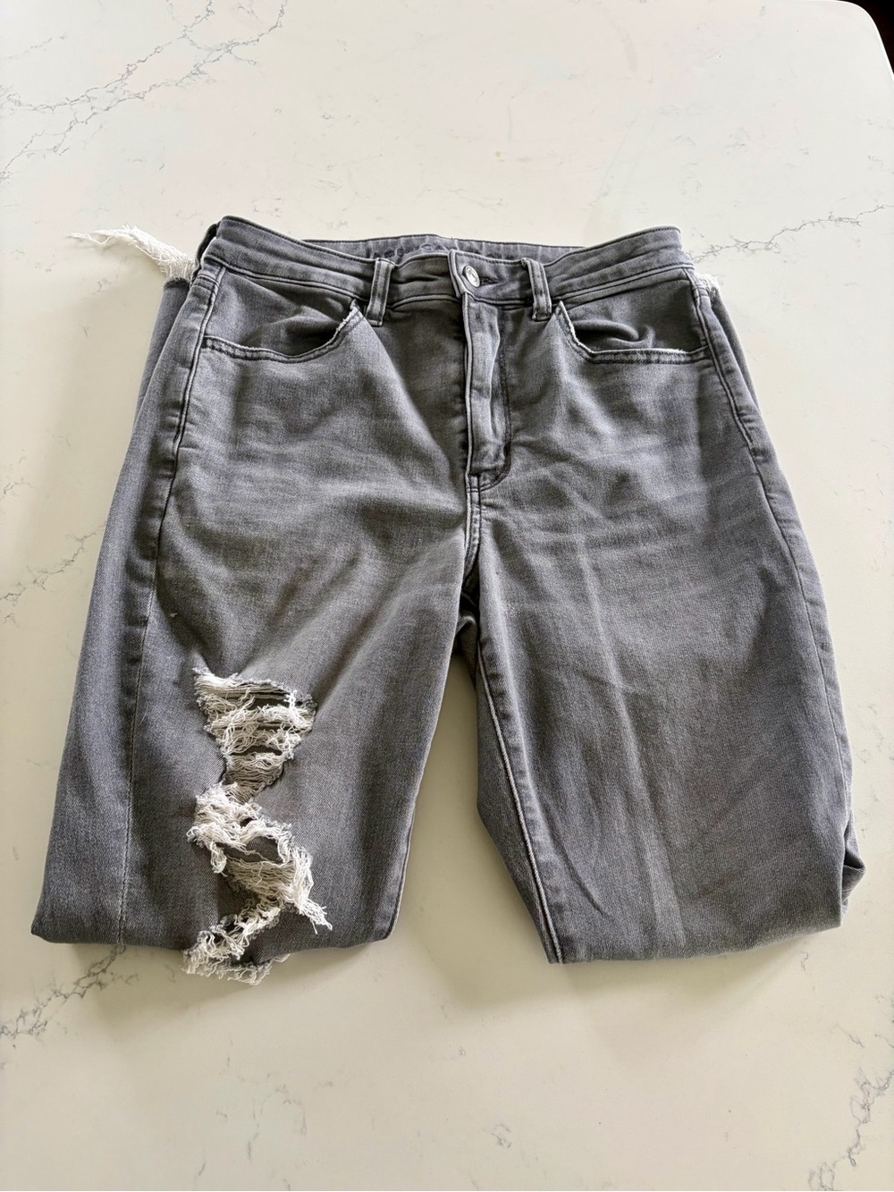American Eagle Gray Washed Distressed Skinny Jeans - Women’s Size 8 Regular